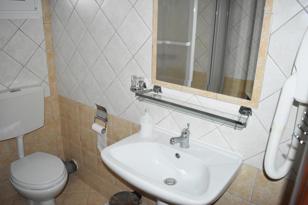 Bed and Breakfast Pension Konstantinoupolis Asprovalta Exterior foto